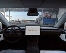 En Tesla som kör autonomt till parkeringsplatsen vid Giga Berlin (Bildkälla: Tesla on X)