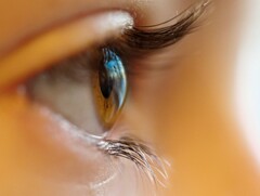 Mjuka kontaktlinser ger möjlighet till direktseende i nära infrarött. På bilden: Ett mänskligt öga - stockbild. (Bildkälla: Adrian Gordon, Unsplash)