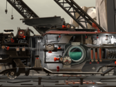 I FAR: Lone Sails måste spelarna styra sin karaktär över en uttorkad havsbotten med hjälp av ett märkligt, segeldrivet landskepp. (Bildkälla: Steam)