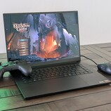 Razer Blade 16 RTX 5080 recension av bärbar dator: Nästan lika snabb men så mycket billigare