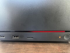 Steam Machine visar en felkod i form av ett rött ljus, vilket tydligen indikerar ett problem med minnesomkonfigurering.