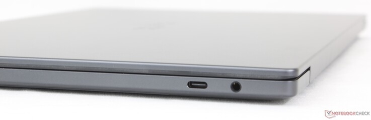 Höger sida: USB-C Thunderbolt 4 med DisplayPort 2.1 + Power Delivery, 3,5 mm kombiljud