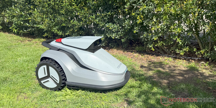TerraMow V1000 robotgräsklippare i arbete