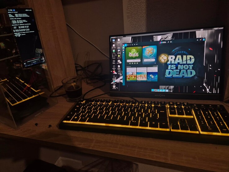 Den modifierade Z70 Ultra, som kör skrivbordsmiljön XFCE4