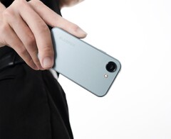 Bluefox NX1 är en liten 4-tums smartphone med Android 15, som nu finns tillgänglig för beställning globalt. (Bildkälla: Bluefox)