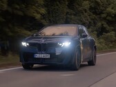 BMW iX3 eletric SUV klarade en imponerande räckvidd på 626 miles med 12 miles kvar på klockan. (Bildkälla: BMW Group via YouTube)
