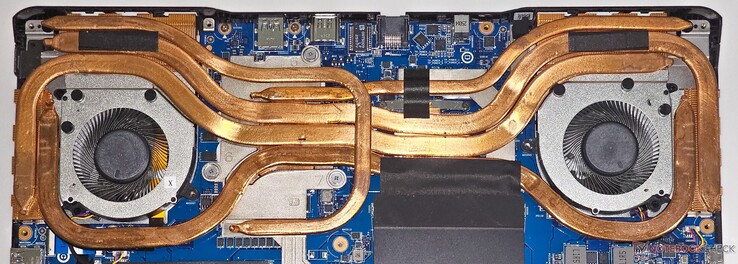 Crosshair 16 HX AI har ett kylsystem med dubbla fläktar och fem heatpipes