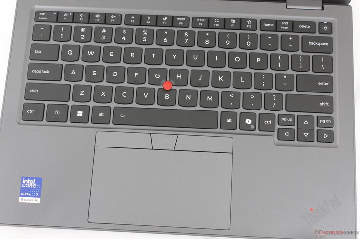 Bekvämt tangentbord med 1,5 mm slaglängd och en något större pekplatta än på ThinkPad X1 2-i-1 Gen 10 (12 x 6,5 cm jämfört med 12 x 5,6 cm)