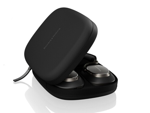Bowers & Wilkins Px8 S2 levereras med en bärväska. (Bildkälla: Bowers & Wilkins)