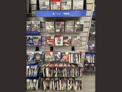 En gång hos GameStop fylld med fysiska PS3-spel