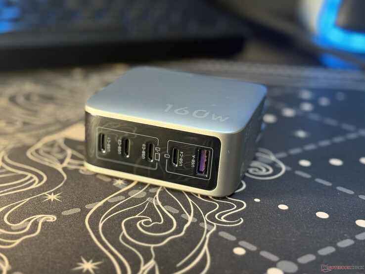 De fem portarna på Ugreen Nexode Pro 160W