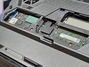 Direkt åtkomst till RAM- och SSD-platserna