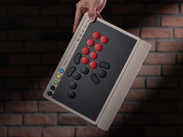 8BitDo Arcade Controller Pro har ett magnetiskt handledsstöd.
