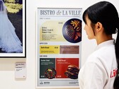 Den senaste E-Ink-displayen från LG kan laddas magnetiskt via en Qi2 powerbank.