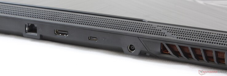 Baksidan: Gigabit RJ-45, HDMI 2.0b, USB 3.2 Typ C (Gen. 2) med DisplayPort, AC-adapter