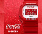 Den äldre Casio G-Shock x Coca Cola-kollaborationen - DW5600CC23-4, avbildad tillsammans med Coca-Cola- och G-Shock-logotyperna mot en röd bakgrund. (Bildkälla: Casio - redigerad)