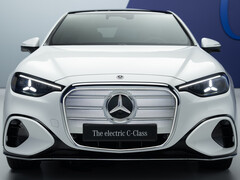 Efter den senaste tidens dåliga nyheter om kraftigt nedskurna tjänster har Bosch säkrat en viktig stor elmotororder från Mercedes-Benz. Biltillverkaren presenterade nyligen sin nya eldrivna C-klass (Bild: Mercedes-Benz).