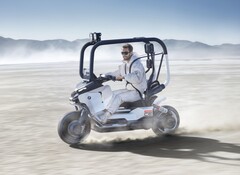 BMW Vision CE 01 gör anspråk på att ersätta hjälmar och skyddsutrustning med det pålitliga säkerhetsbältet och rullburen (Bildkälla: BMW)