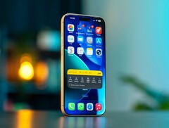 Efterföljaren till iPhone 17 Pro som visas här förväntas ha en bättre skärm.
