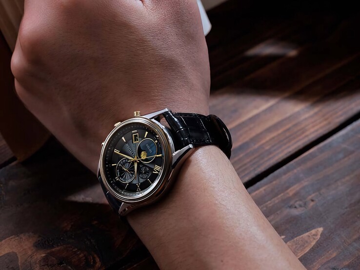 En person som bär Citizen Exceed Mid-Autumn Moon BY1025-17E