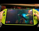 Närbild av en RTX 4090-driven handhållen speldator som kör Cyberpunk 2077. (Bildkälla: NITTRX på YouTube)
