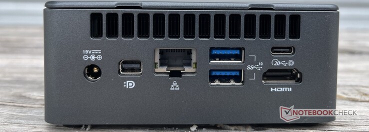 Bakåt: DC in, Mini DisplayPort 1.4, Gigabit Ethernet, 2x USB-A 3.2 Gen 2 (10 Gbps), USB4 (20 Gbps, DisplayPort) Type-C, HDMI 2.0