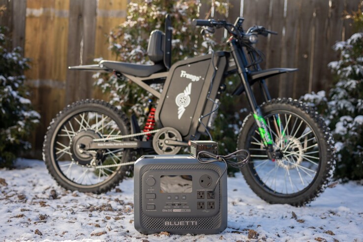 Bluetti Elite 300 kan ladda upp till 11 enheter samtidigt