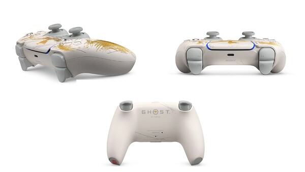 DualSense Wireless Controller Ghost of Yotei Limited Edition har en borstad design på framsidan och bladmärken på baksidan. (Bildkälla: PlayStation)