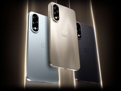 Efterföljaren till OnePlus Ace 5 Ultra (bilden) rapporteras ha en högre uppdateringsfrekvens och ett större batteri.