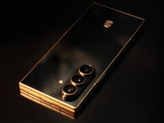 Samsung W26 finns i färgerna Dan Xi Red och Dark and Black, den senare på bilden. (Bildkälla: Samsung)