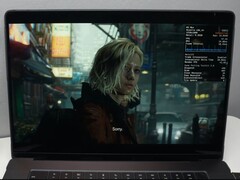 Alt text: Resident Evil Requiem körs på M3 Max MacBook Pro via CrossOver 26 med aktiverad bildgenerering.