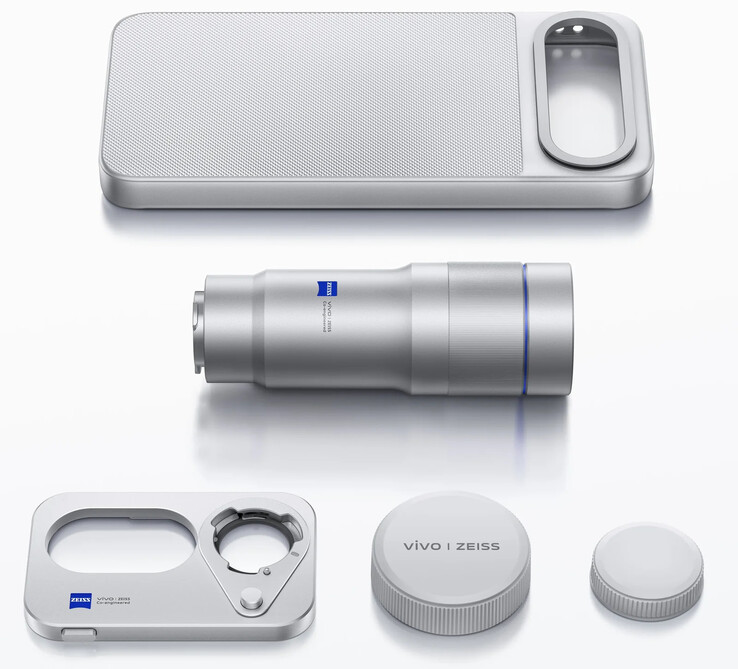 X300 FE:s Telephoto Extender Kit innehåller ett speciellt fodral och linsskydd, tillsammans med själva teleomvandlaren.