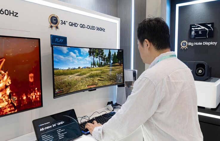 Samsung visade även upp två QD-OLED-skärmar med 360 Hz: en 31,5-tums 4K-skärm och en 34-tums ultrabred skärm i formatet 21:9.