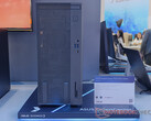 ExpertCenter P700-serien har för närvarande två modeller. På bilden: P700 Mini Tower. (Bildkälla: Notebookcheck)