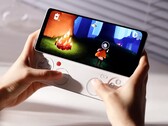 Ayaneo Pocket Play är uppenbarligen inspirerad av Sony Xperia Play.
