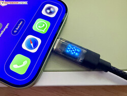 I testet laddas iPhone 17 med upp till 38 watt.