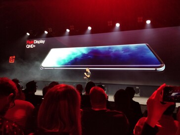 År 2019 anordnade OnePlus ett stort evenemang i Apples anda.