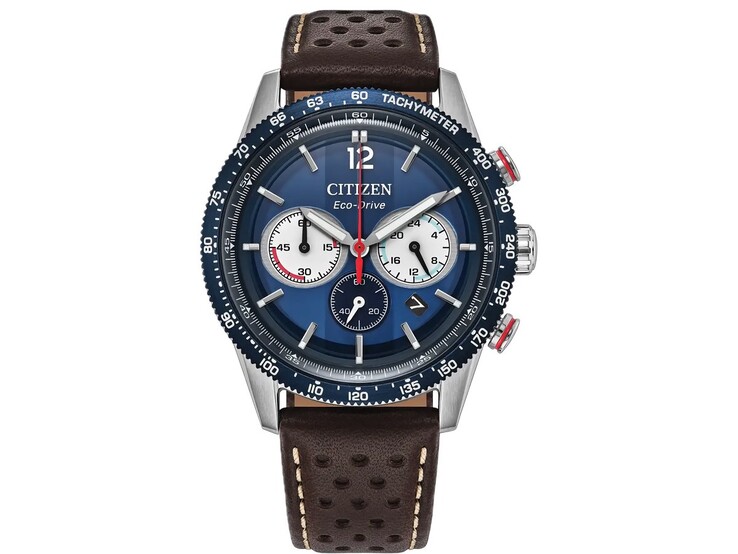 Citizen Chrono Racing CA4716-09L med silverfärgat boett i rostfritt stål, blå takymeterring, mörkblå kronografurtavla med tre underurtavlor, röda detaljer och ett perforerat brunt läderarmband.