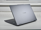 Var försiktig med den prisvärda varianten: Den konvertibla bärbara datorn Lenovo IdeaPad 5 2-in-1 visar på risker med billigare konfigurationer (bilden: Lenovo IdeaPad 5 2-i-1 14AKP10, bildkälla: Benjamin Herzig/Notebookcheck)