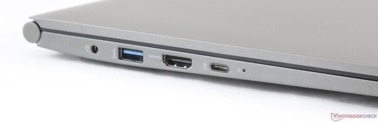 Vänster: AC-adapter, USB 3.1 Typ A, HDMI 1.4, USB Typ C + Thunderbolt 3