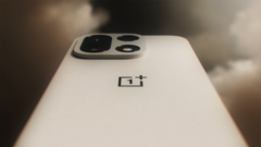 OnePlus 15 i färgställningen Sand Dune. (Bildkälla: OnePlus)