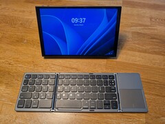 På papperet skulle Legion Go kunna fylla en nisch mellan arbete och fritid, men i slutändan misslyckas den med båda (Bildkälla: Notebookcheck)