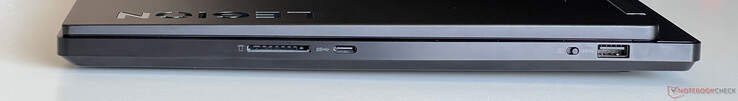 Höger: SD-kortläsare USB-C 3.2 Gen.1 (5 GBit/s, DisplayPort ALT mode 1.4, Power Delivery), webbkamera eShutter, USB-A 3.2 Gen.1 (5 GBit/s)