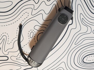 Sermoon S1-baksida med startknapp och knappar för justering av ljus och ljusstyrka