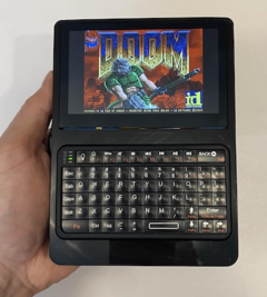 Bumble-Berry-Pi använder sig av standarddelar och minimal 3D-utskrift för att skapa en snygg och funktionell palmtop (Bildkälla: Samcervantes via Github)