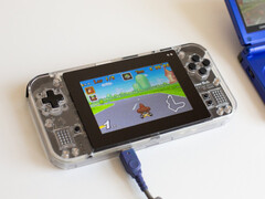 Game Bub kommer i transparent lila och vit utgåva vid lanseringen. (Bildkälla: Eli Lipsitz)