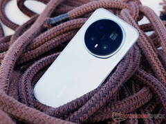 Magic 8 Pro kostar från cirka 1 113 USD i Malaysia. På bilden: baksidan av telefonen. (Bildkälla: Notebookcheck)