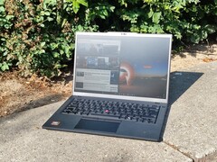 Lenovo ThinkPad P14s Gen 6 AMD i solljus (bildkälla: Benjamin Herzig)