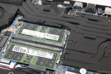 Tillgängliga 2x SODIMM DDR5-kortplatser upp till 32 GB vardera