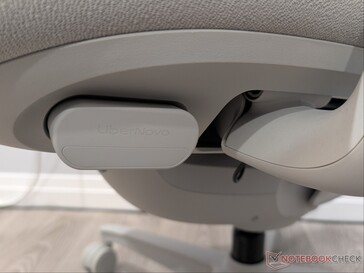 Batteriet är placerat i stolens bas.